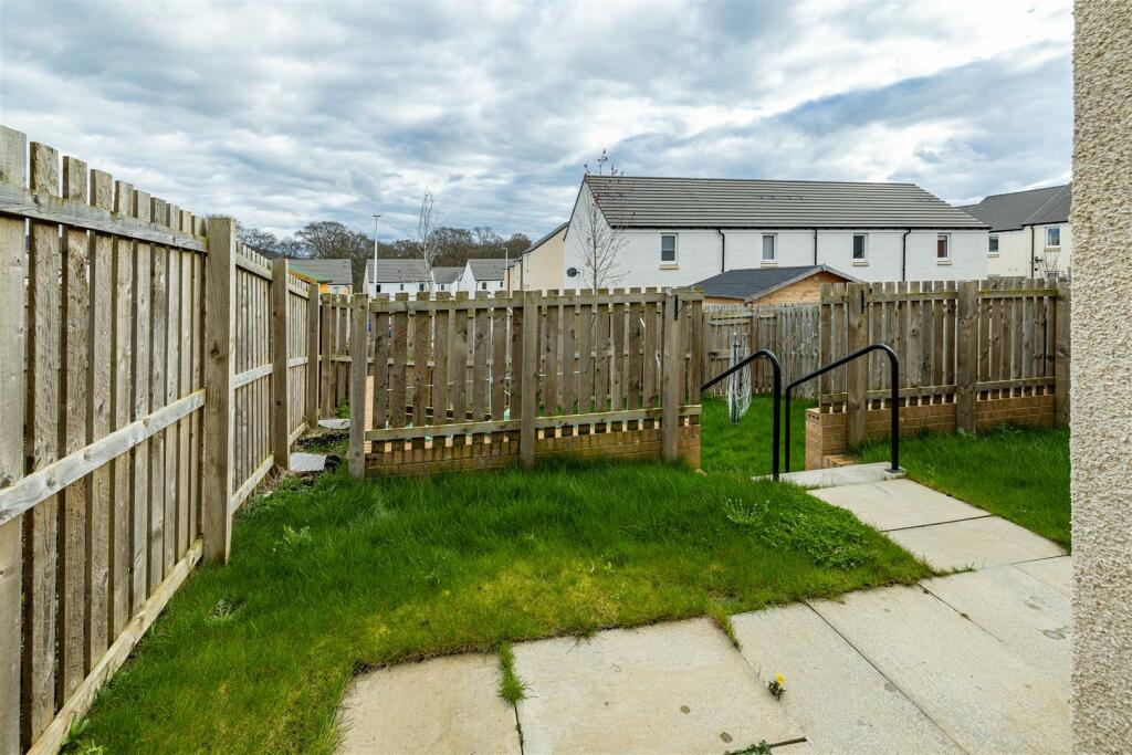 8 Knoll Park Place Extras 06.JPG