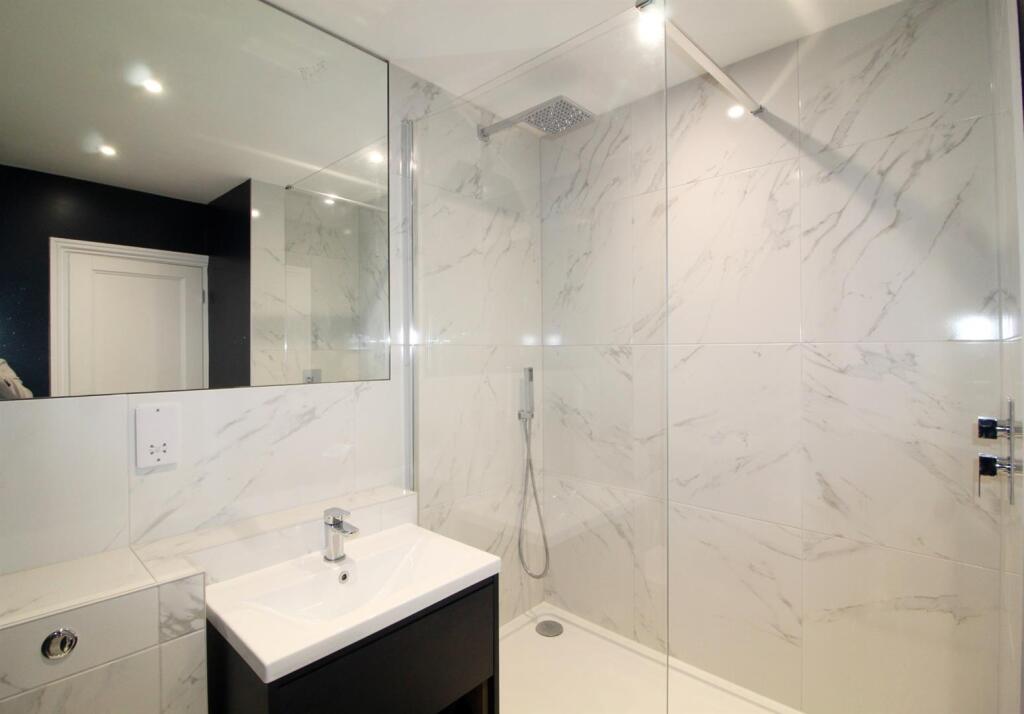 e En-suite.jpg