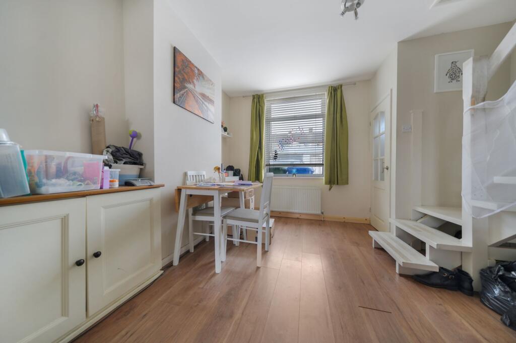 Gibson Street, Sittingbourne - Lounge