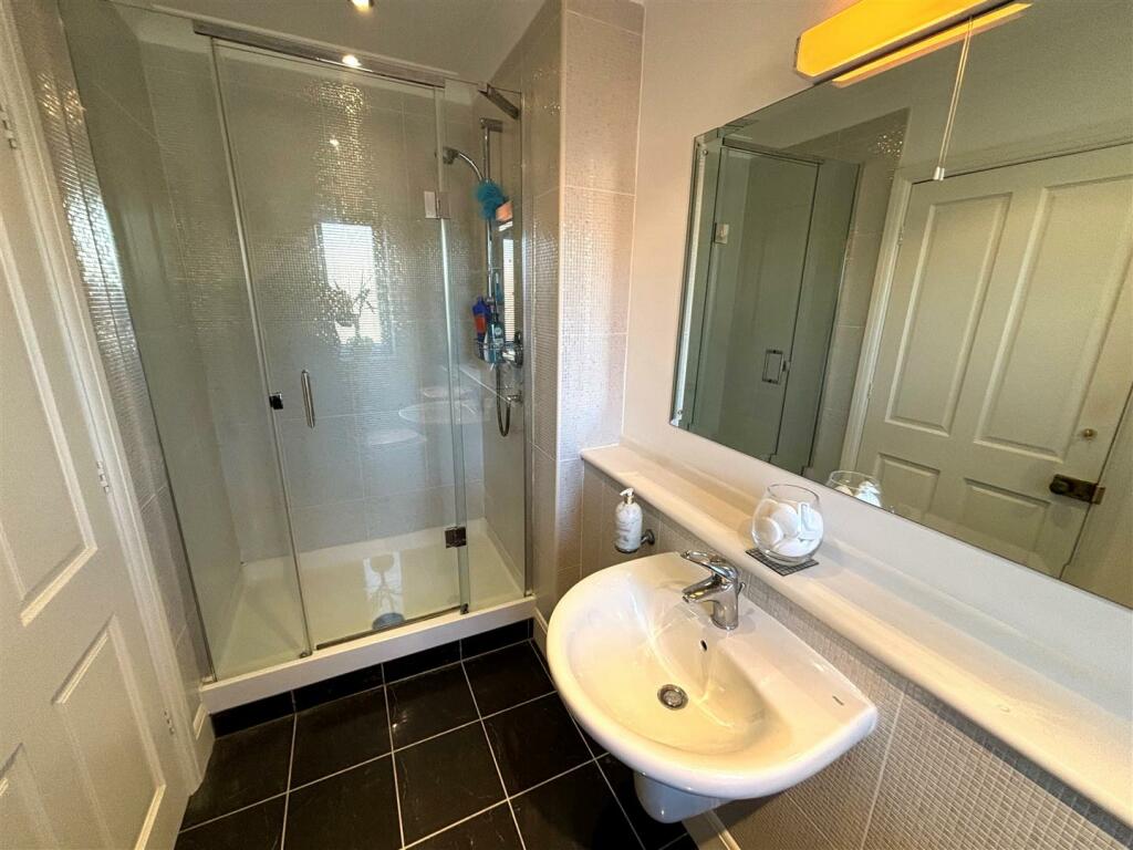 Shower Room/En Suite