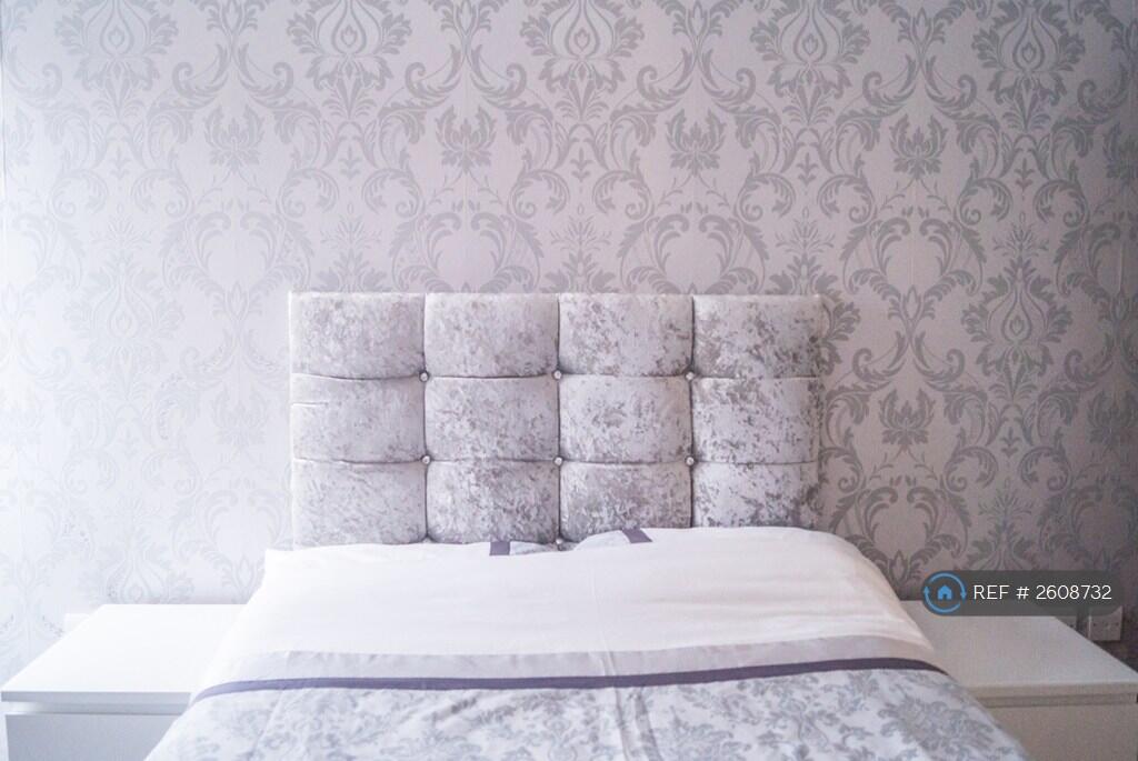 Bed 2 (Large Double)