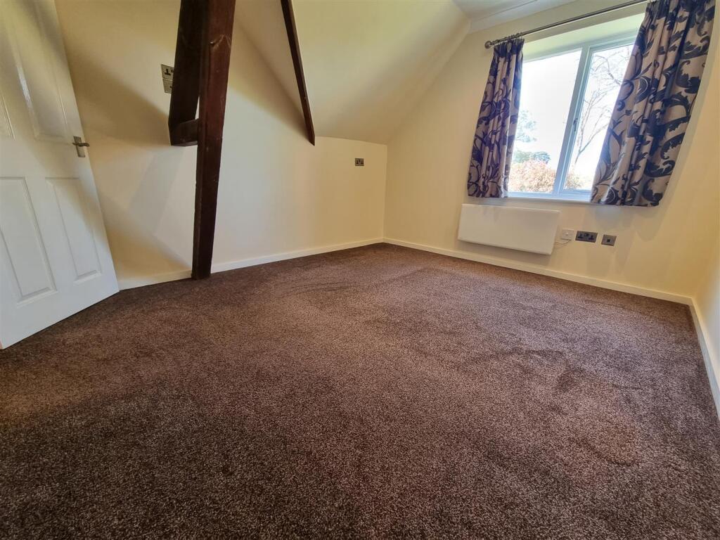 Bedroom 1.jpg
