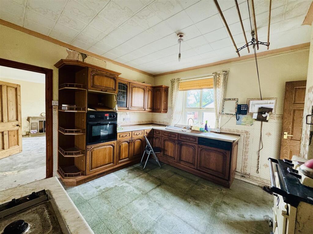 KITCHEN / BREAKFAST ROOM