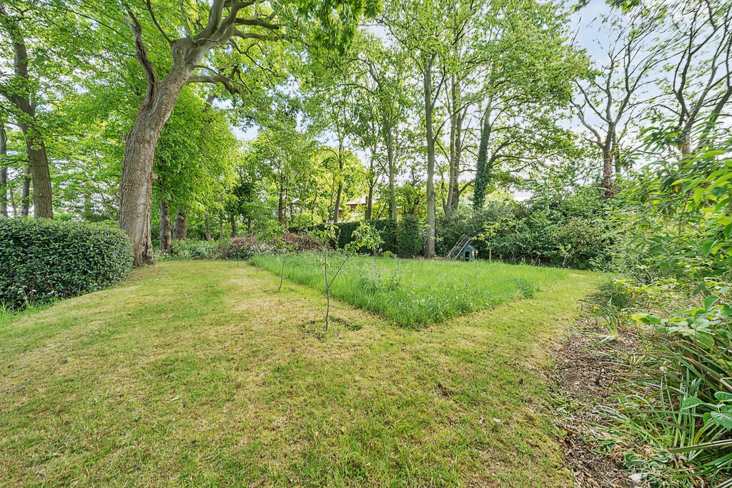 1294944-4-682f571...