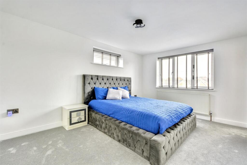 Bedroom 1_2.jpeg