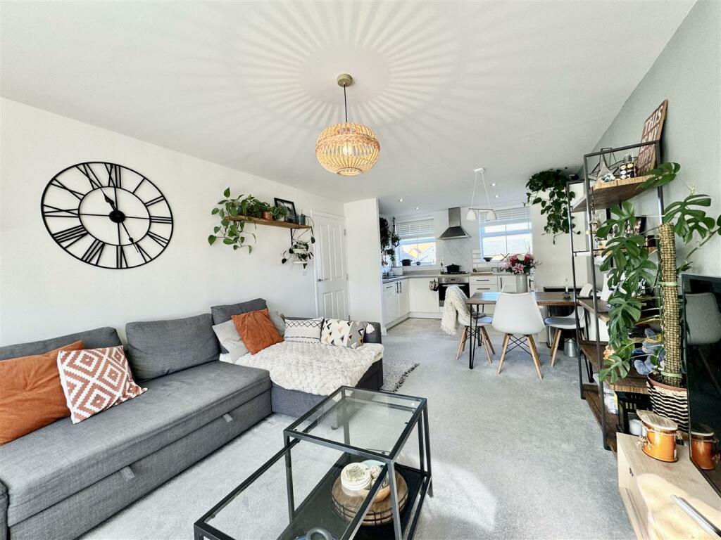 LOUNGE SPACE (2)