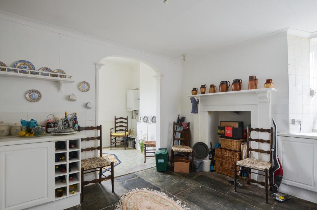 Hill House - TPS 01208 872728 -1