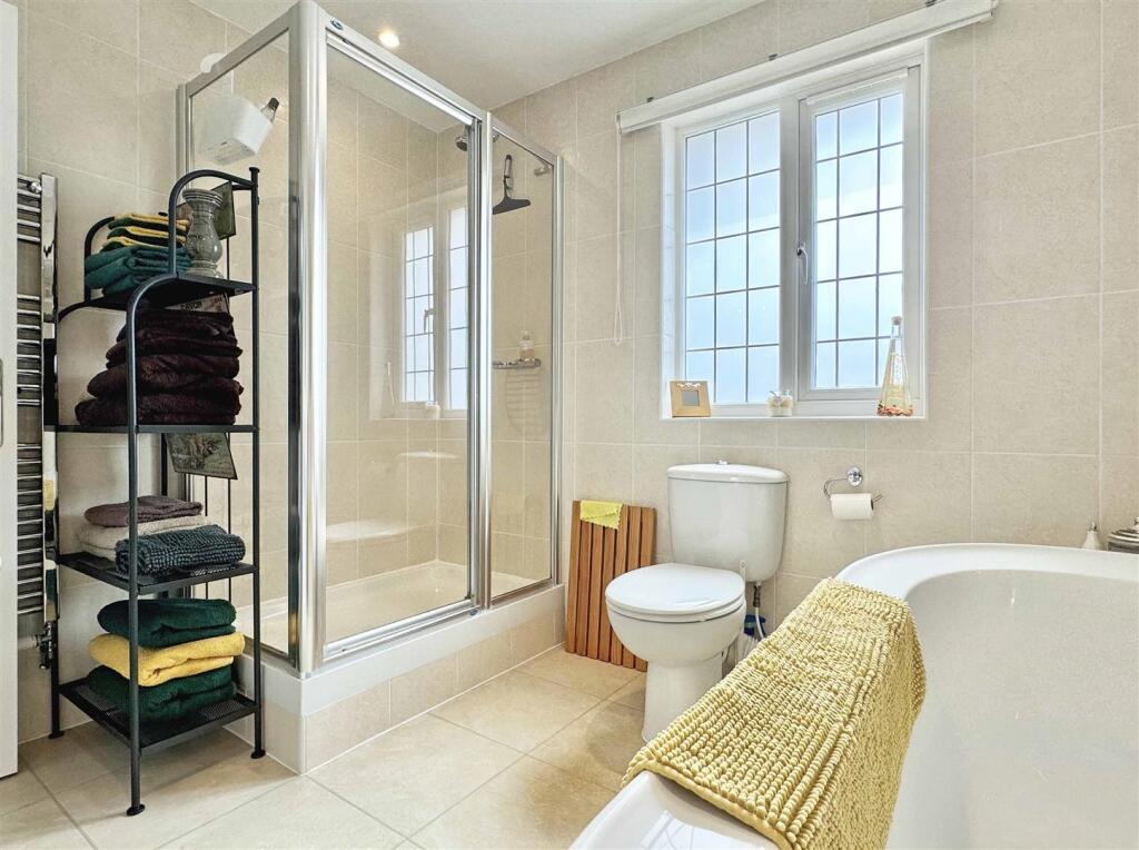 Bathroom b.jpg
