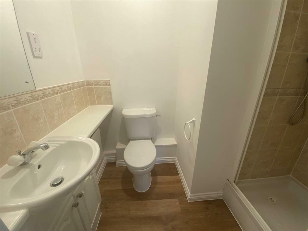 3GlassmillEnsuite.jpg
