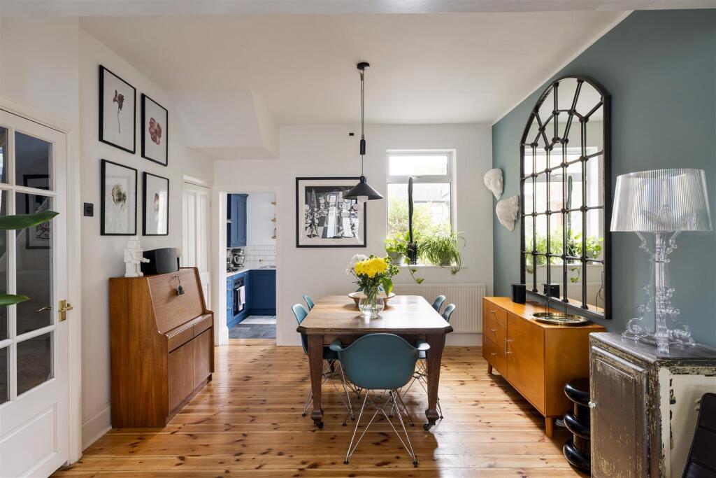 Mafeking Avenue E6
