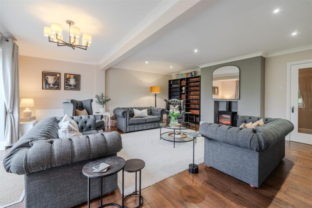 Living Room-6.jpg