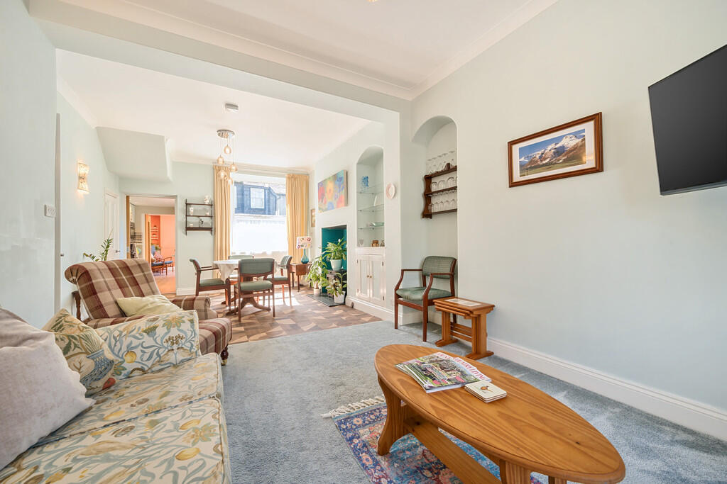 Sitting/Dining Ro...