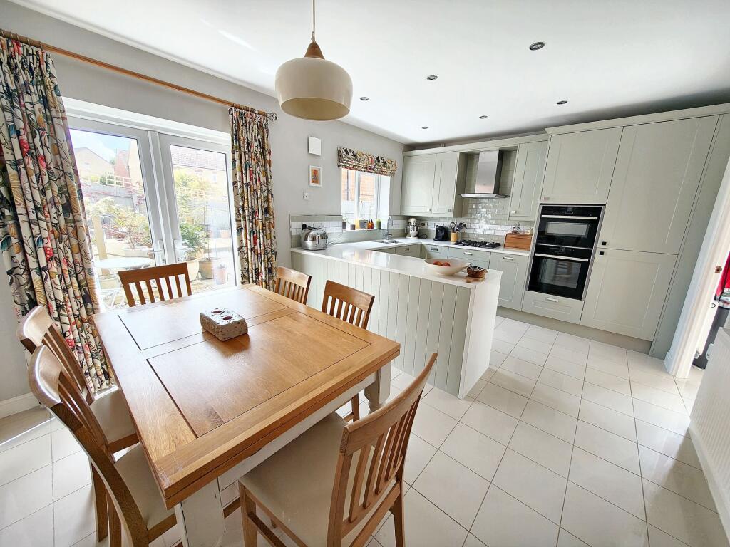 Kitchen / Breakfast Room