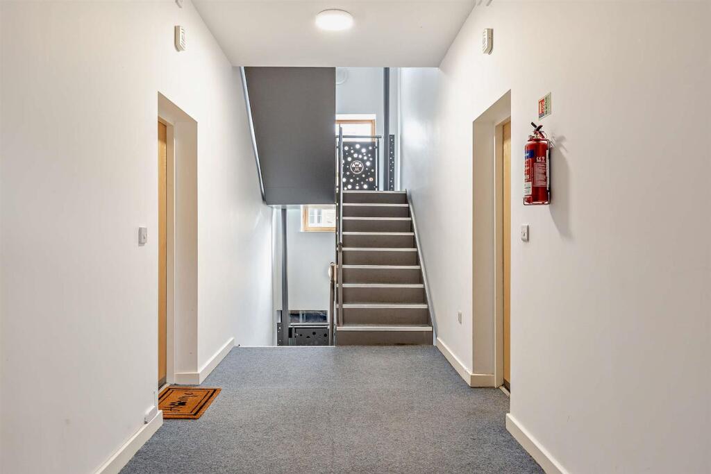 8665325-interior19-800.jpg