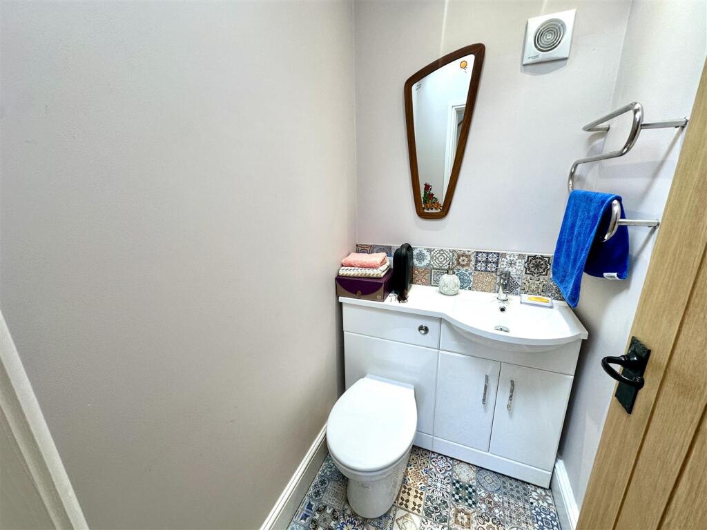 CLOAKROOM/WC