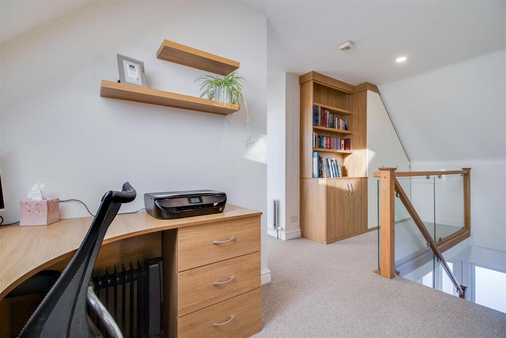 FIRST FLOOR LANDING