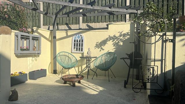 7 Kilpin Hill Lane 2.png