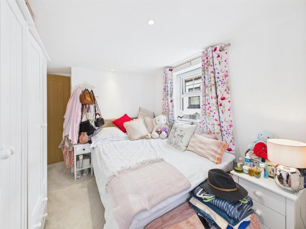 Bedroom: