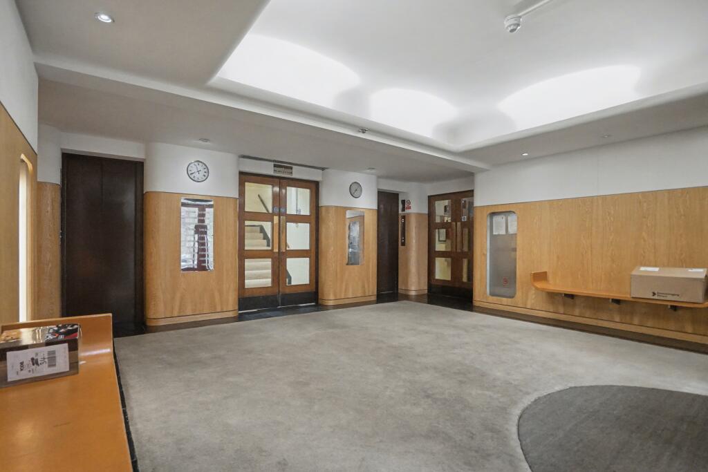 Flat 5 Florin Court, Charterhouse Square, Barbican, London, EC1M 6ET