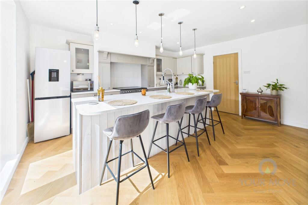Kitchen/Dining Area
