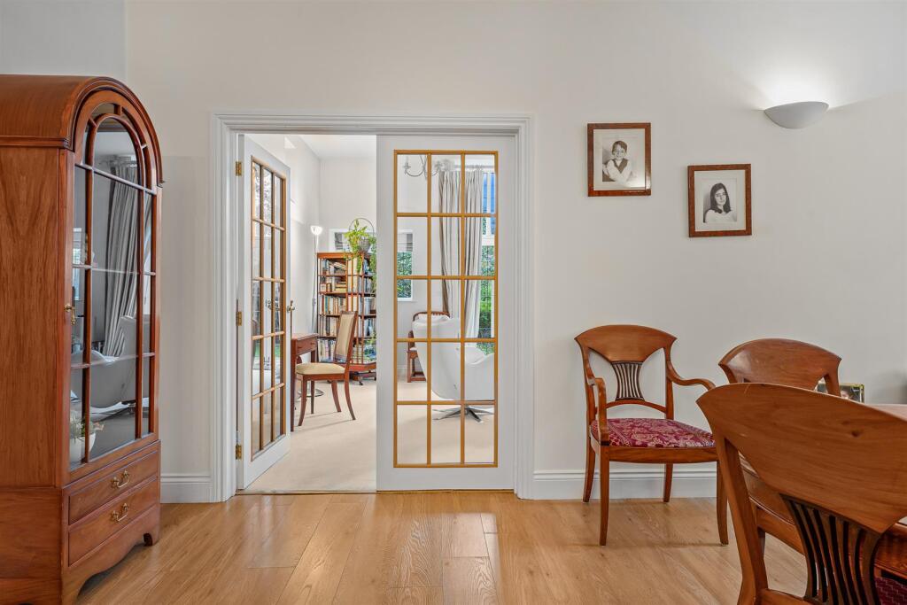 3 Coachouse Mews-17.jpg