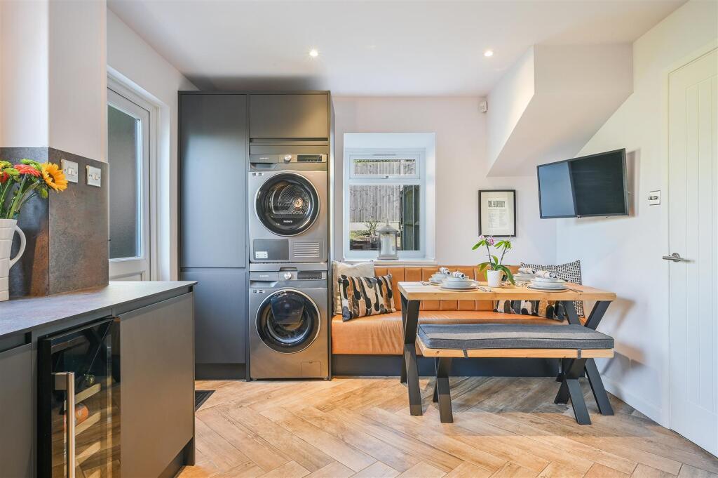 HILLSIDE CLOSE, 3- (2).jpg