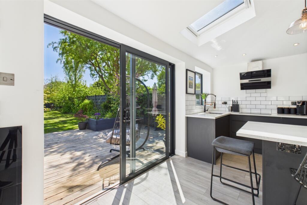 CAM03162G0-PR0260-STILL015