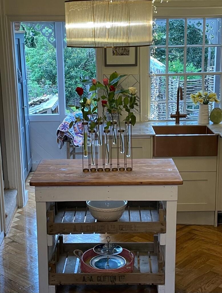 KITCHEN ISLAND