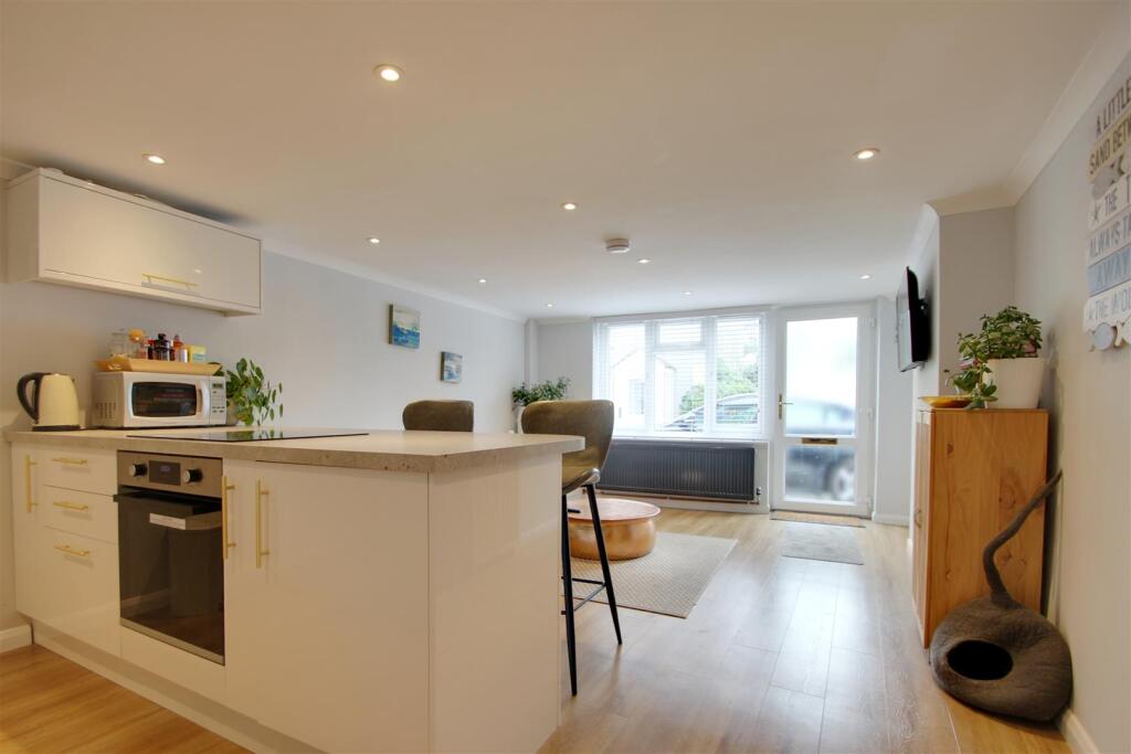 Open Plan Lounge Kitchen