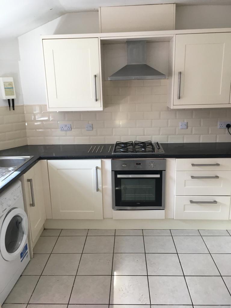 21) 9 Beresford Avenue Kitchen 27.07.2020.jpg