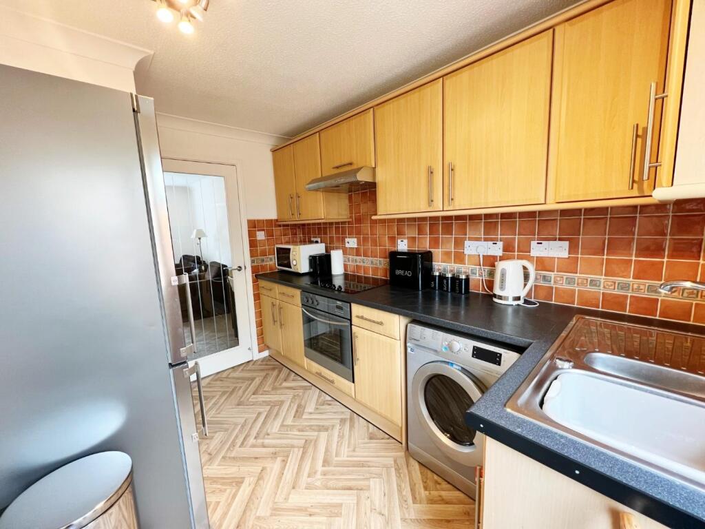 Kitchen pic 2.jpg