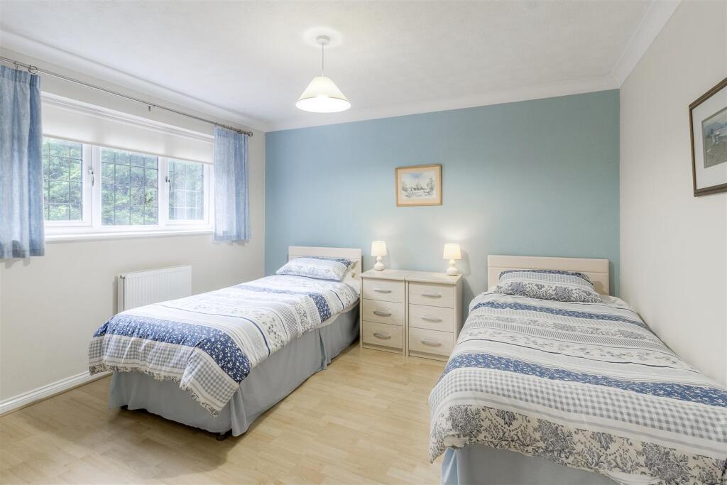10 The Gardens bedroom 2