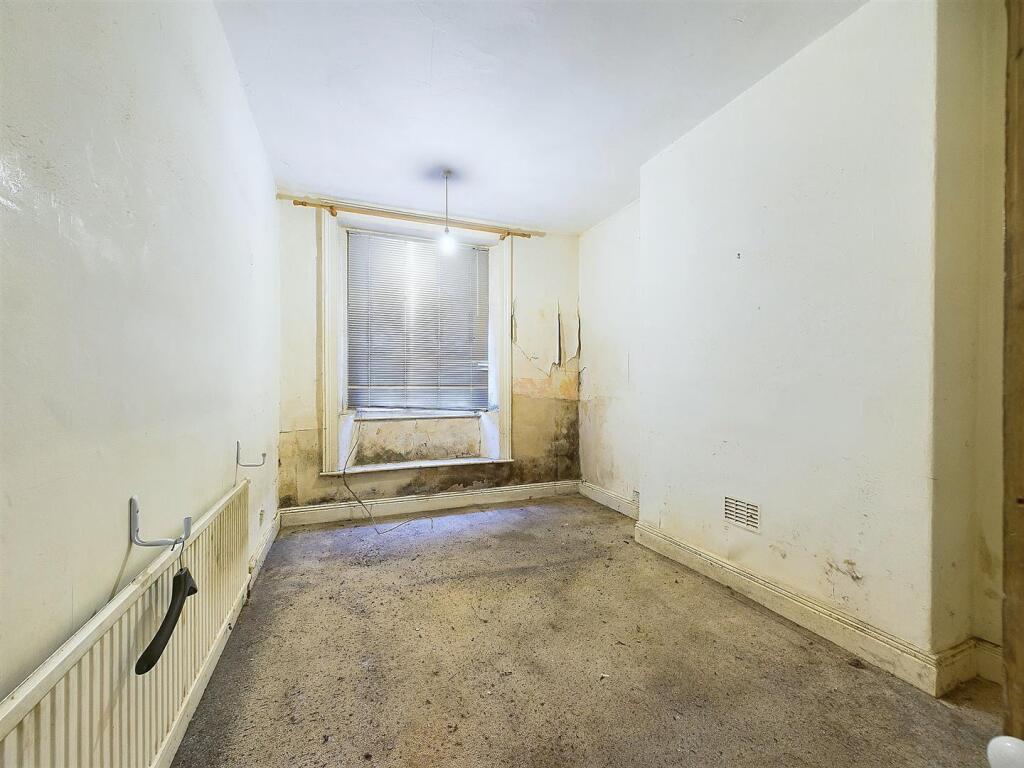 4 - 1 bedroom garden flat.jpg