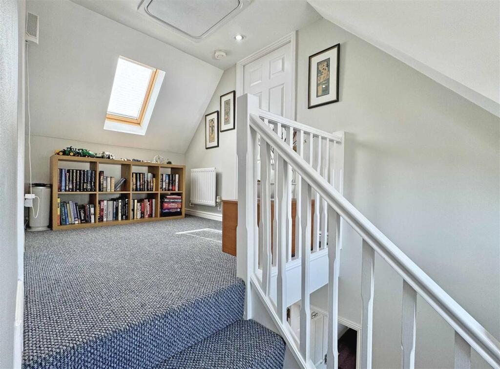 Top Floor Landing b.jpg