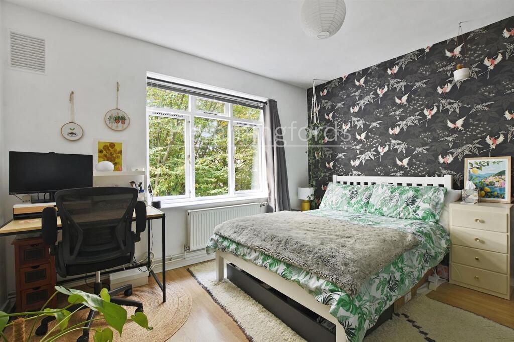 04-ca60GCHMF - 34 Cluse Court - Bedroom -Original 