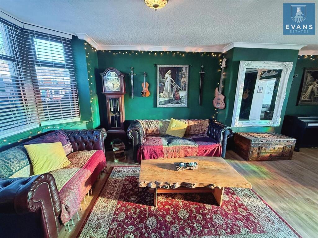 Through Lounge Diner