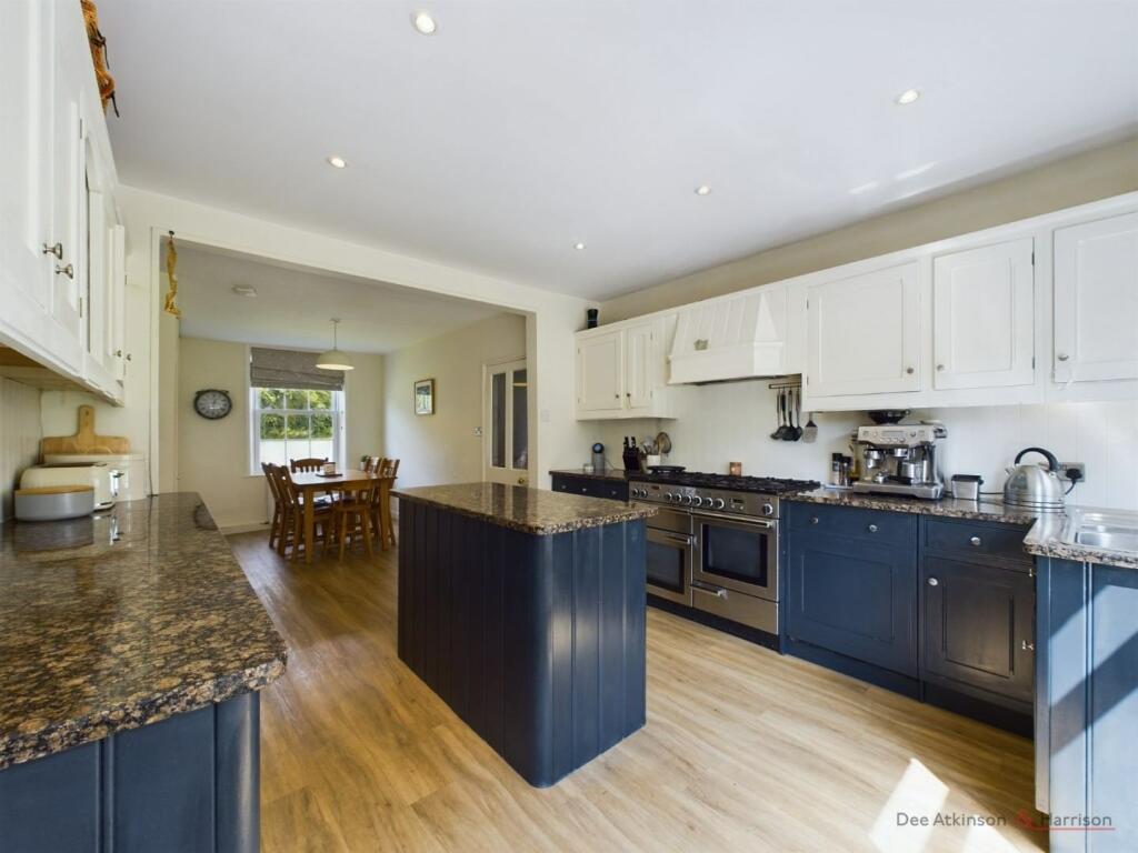 Kitchen/Dining Area