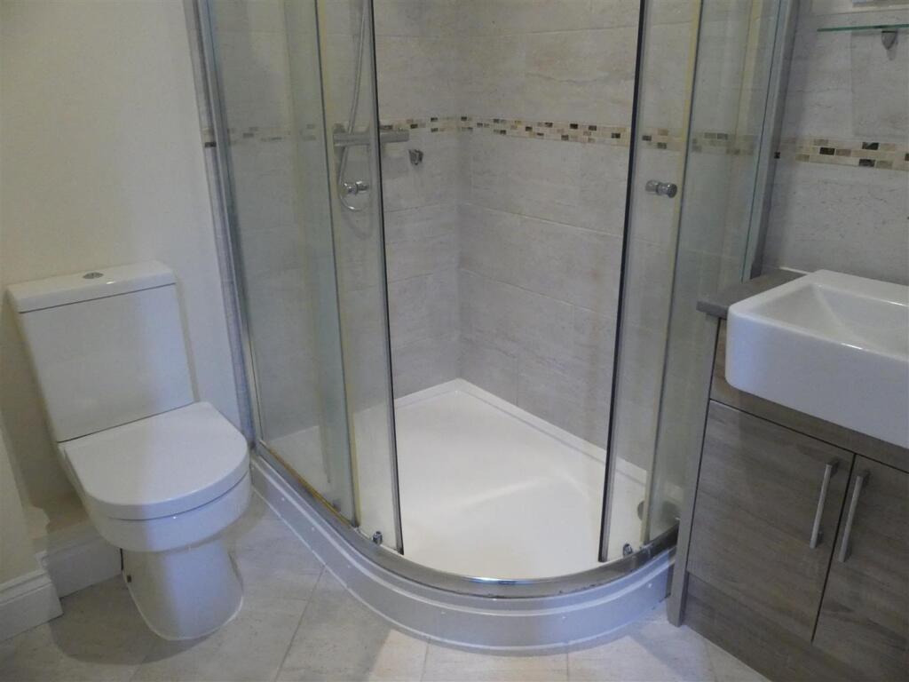 ensuite.JPG