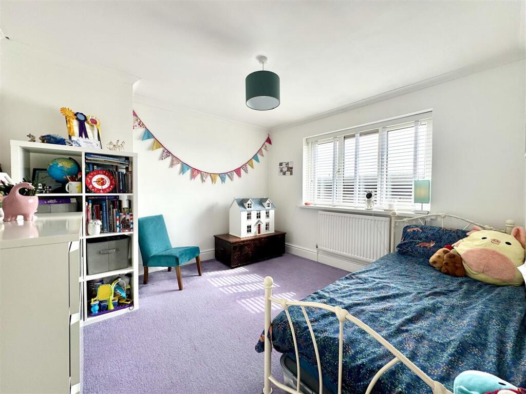 BEDROOM 2