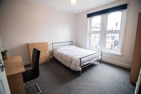 6_harland_rd_student_properties_firstfloorfront.jp