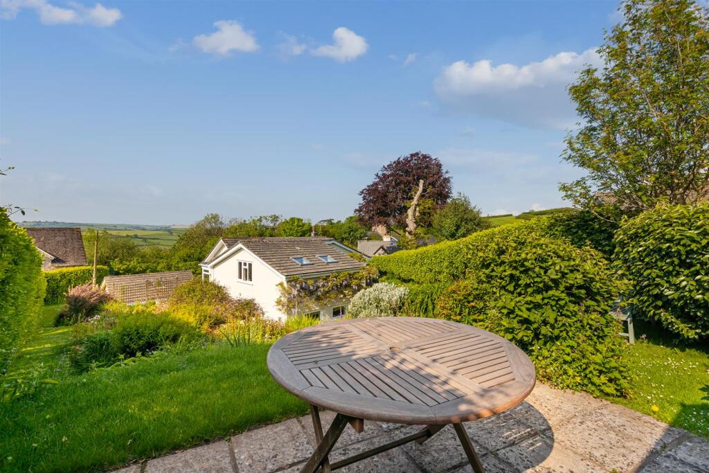 A10 - Ashprington Externals, Greys - 240521.jpg