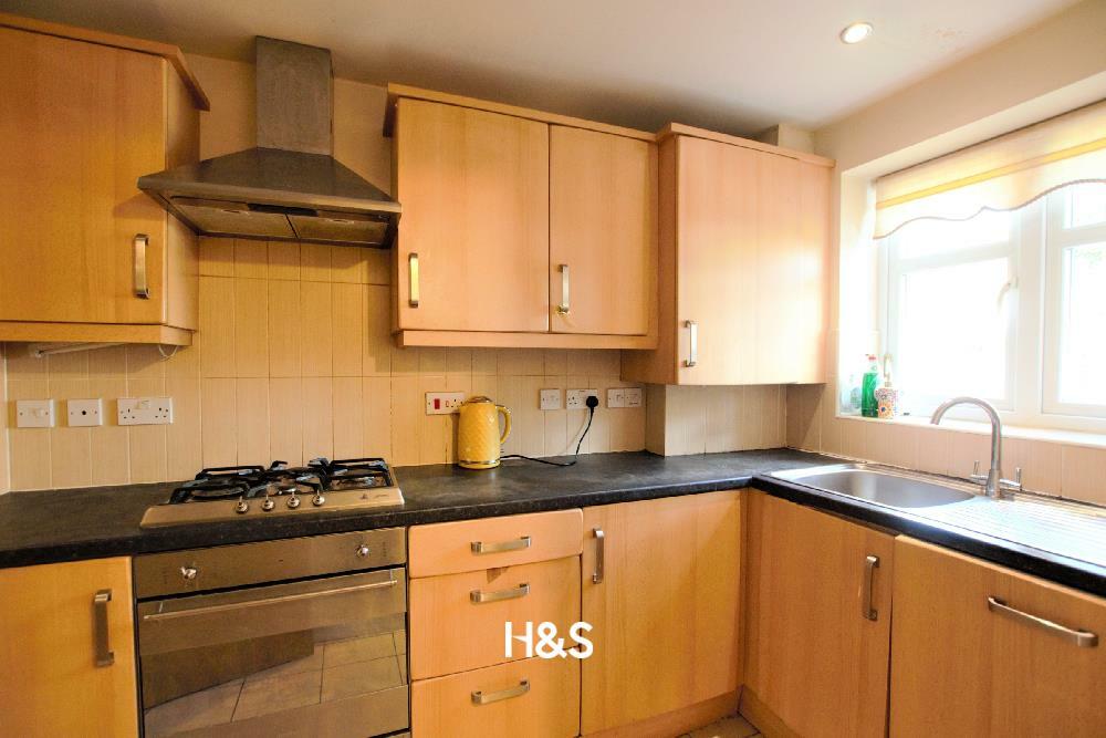 5 Cropthorne Gardens- Kitchen 2.jpg