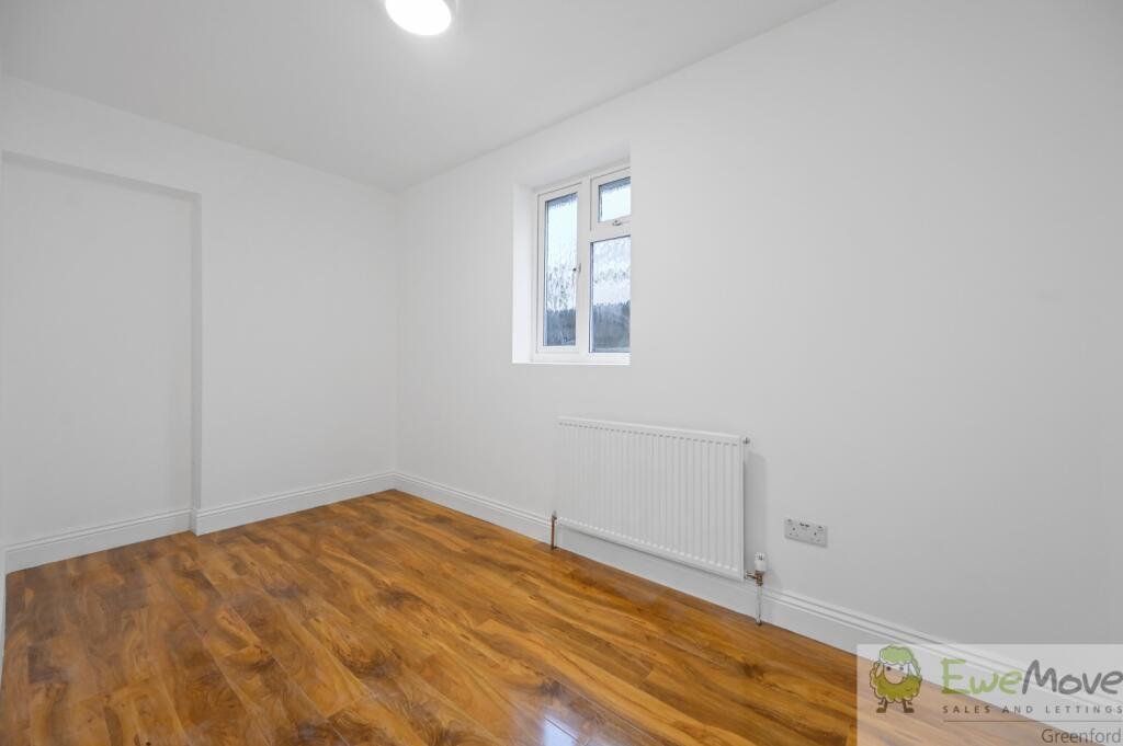 RCEWEMOVE- 153A sutton lane- bedroom E3 (1)