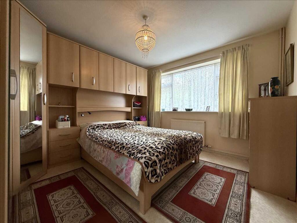 Bedroom (side)