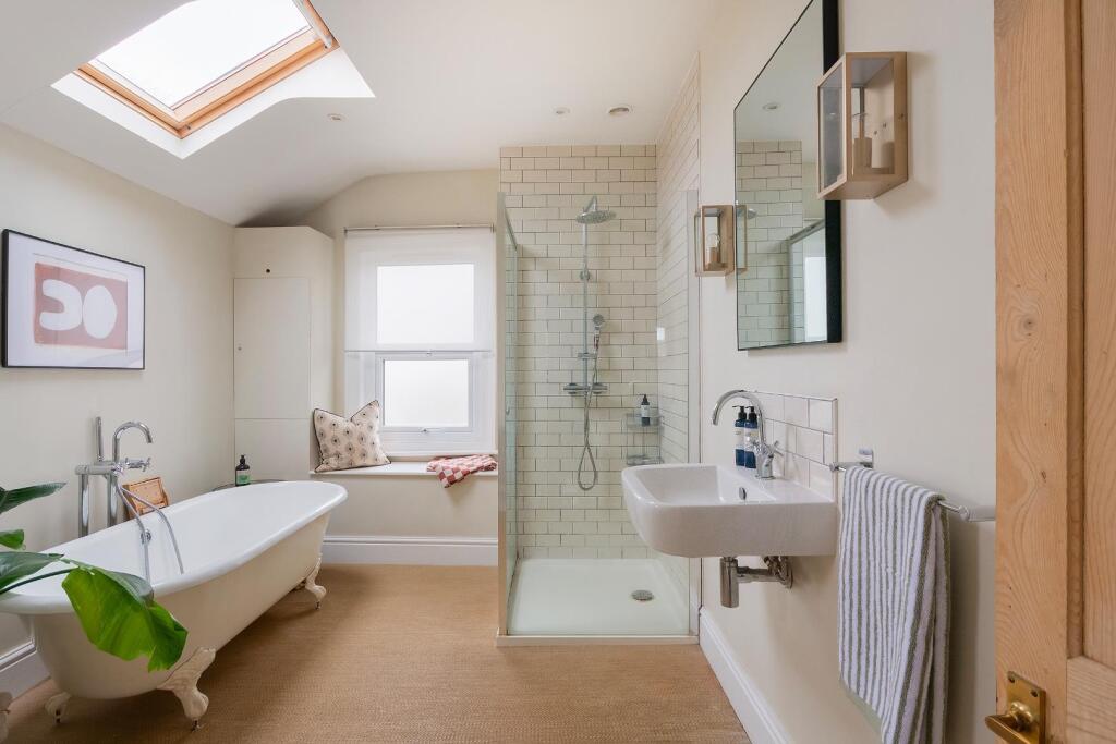 0C2RBN - Bathroom D.jpg