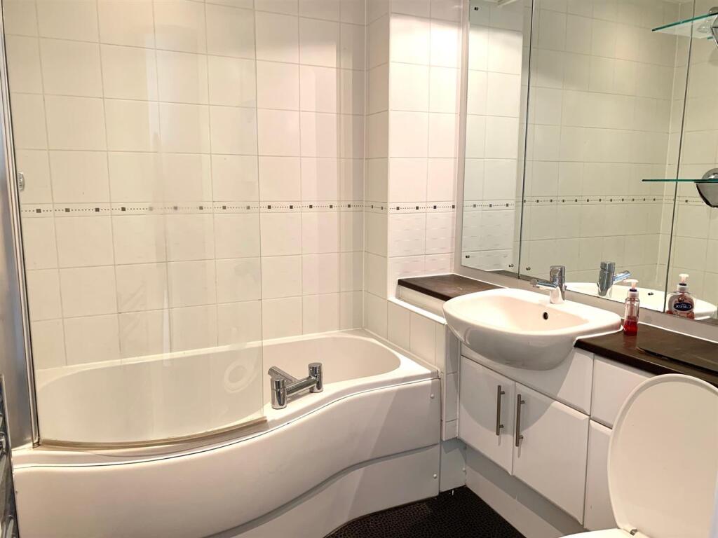 11 Braddan Bathroom Oct 25.jpg