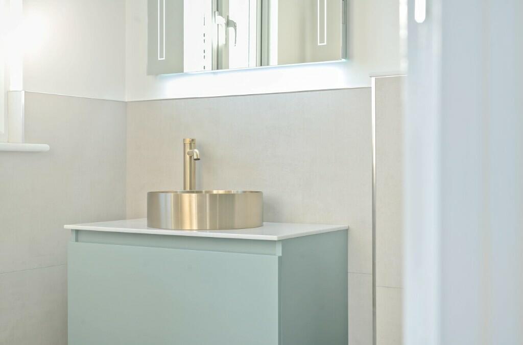 Cloak room 