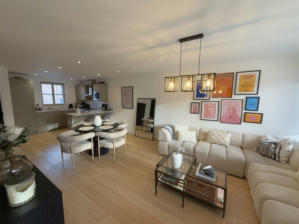 Living Dining C.JPG