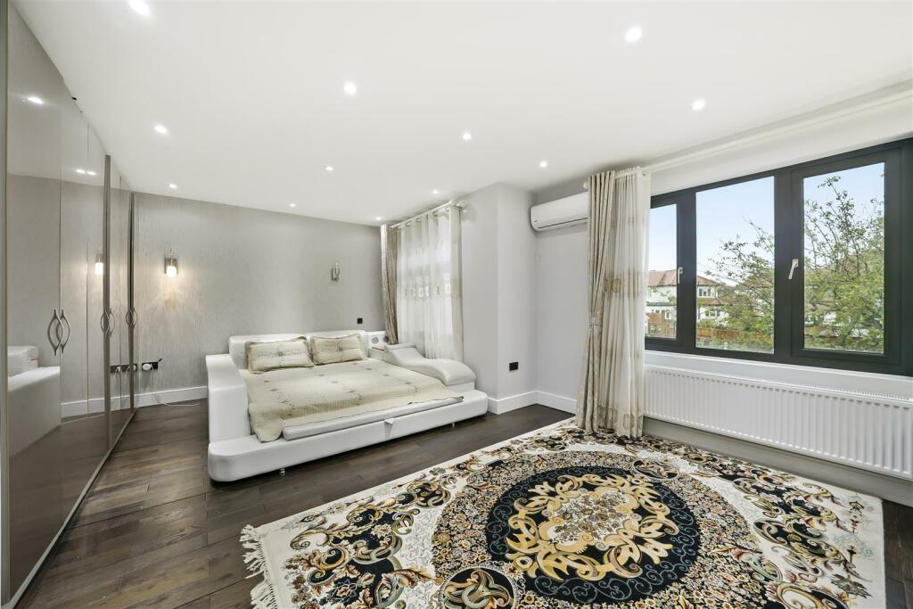 260 East Lane - T1Ny67LqlaUQB9TjQGGy.jpg