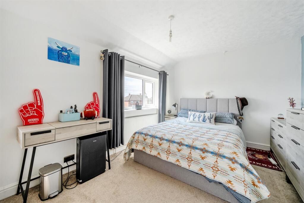 14 Queens Way, Hurley